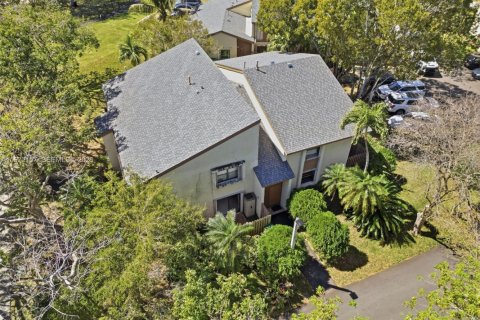 Touwnhouse à vendre à Miami, Floride: 3 chambres, 130.06 m2 № 2032744 - photo 2