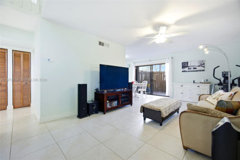 Touwnhouse à vendre à Miami, Floride: 3 chambres, 130.06 m2 № 2032744 - photo 8