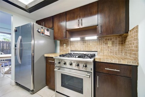 Touwnhouse à vendre à Miami, Floride: 3 chambres, 130.06 m2 № 2032744 - photo 12