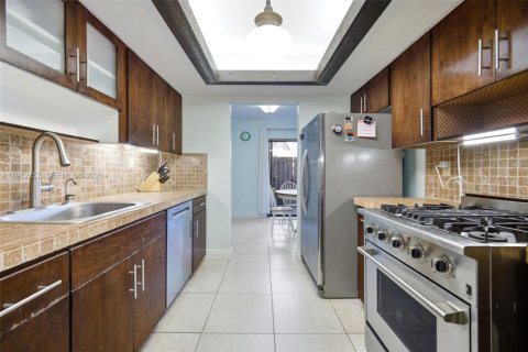 Touwnhouse à vendre à Miami, Floride: 3 chambres, 130.06 m2 № 2032744 - photo 11