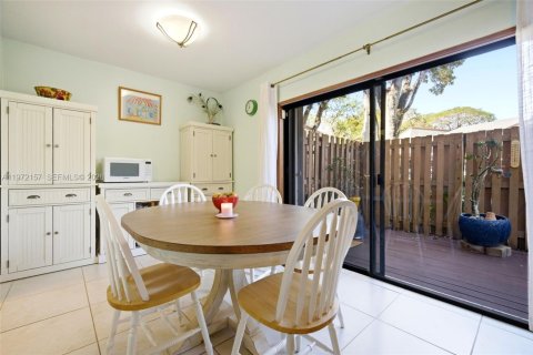 Touwnhouse à vendre à Miami, Floride: 3 chambres, 130.06 m2 № 2032744 - photo 9