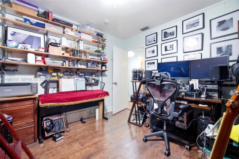 Touwnhouse à vendre à Miami, Floride: 3 chambres, 130.06 m2 № 2032744 - photo 28