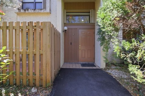 Touwnhouse à vendre à Miami, Floride: 3 chambres, 130.06 m2 № 2032744 - photo 4