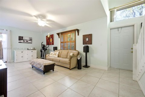 Touwnhouse à vendre à Miami, Floride: 3 chambres, 130.06 m2 № 2032744 - photo 7