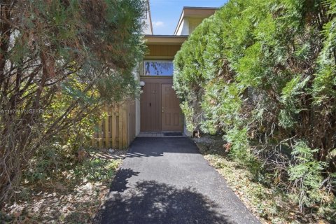 Touwnhouse à vendre à Miami, Floride: 3 chambres, 130.06 m2 № 2032744 - photo 3