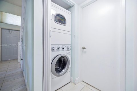 Touwnhouse à vendre à Miami, Floride: 3 chambres, 130.06 m2 № 2032744 - photo 23