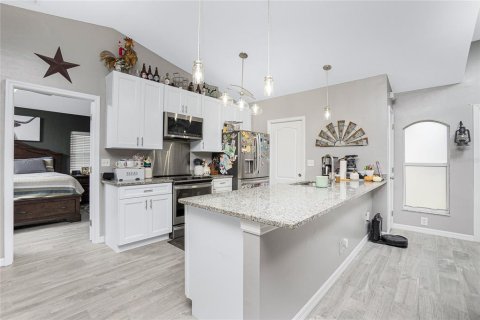 House in Cape Coral, Florida 3 bedrooms, 136.85 sq.m. № 1778098 - photo 10