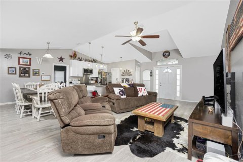 House in Cape Coral, Florida 3 bedrooms, 136.85 sq.m. № 1778098 - photo 7