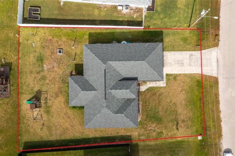 House in Cape Coral, Florida 3 bedrooms, 136.85 sq.m. № 1778098 - photo 29
