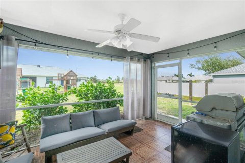 House in Cape Coral, Florida 3 bedrooms, 136.85 sq.m. № 1778098 - photo 27