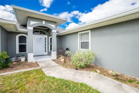 House in Cape Coral, Florida 3 bedrooms, 136.85 sq.m. № 1778098 - photo 2