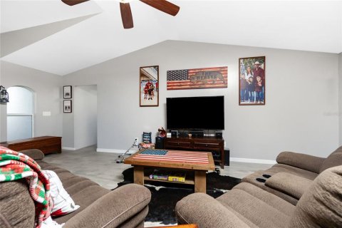 House in Cape Coral, Florida 3 bedrooms, 136.85 sq.m. № 1778098 - photo 6