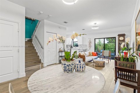 Купить таунхаус в Майами, Флорида 3 спальни, 128.02м2, № 1975396 - фото 5