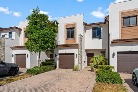 Купить таунхаус в Майами, Флорида 3 спальни, 128.02м2, № 1975396 - фото 2