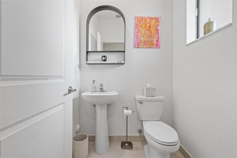 Купить таунхаус в Майами, Флорида 3 спальни, 128.02м2, № 1975396 - фото 17