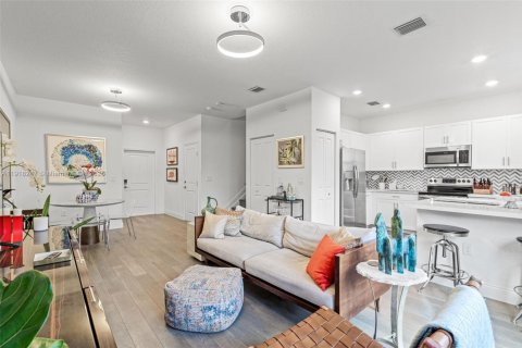 Купить таунхаус в Майами, Флорида 3 спальни, 128.02м2, № 1975396 - фото 10