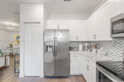 Купить таунхаус в Майами, Флорида 3 спальни, 128.02м2, № 1975396 - фото 16