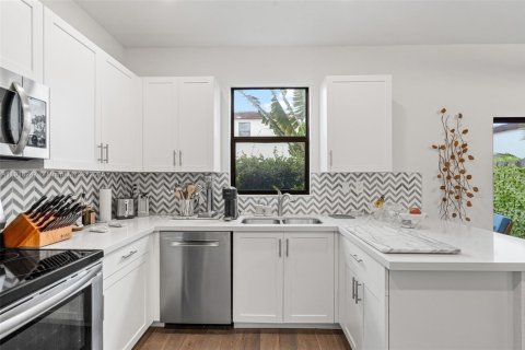 Купить таунхаус в Майами, Флорида 3 спальни, 128.02м2, № 1975396 - фото 15