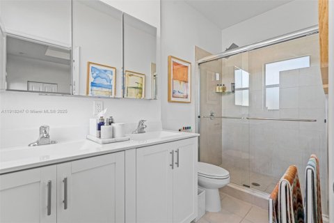 Купить таунхаус в Майами, Флорида 3 спальни, 128.02м2, № 1975396 - фото 25