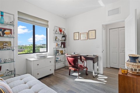 Купить таунхаус в Майами, Флорида 3 спальни, 128.02м2, № 1975396 - фото 27