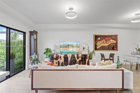 Купить таунхаус в Майами, Флорида 3 спальни, 128.02м2, № 1975396 - фото 8