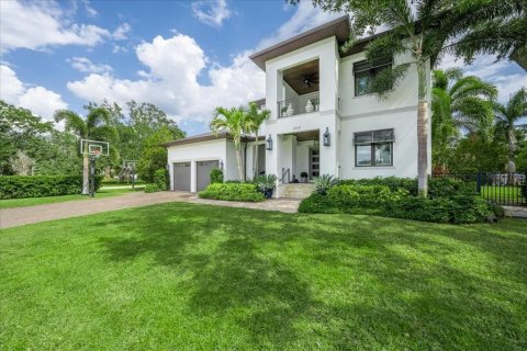 House in Tampa, Florida 5 bedrooms, 478.82 sq.m. № 1829357 - photo 8