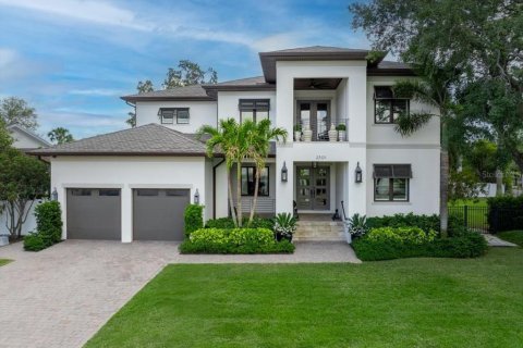 Villa ou maison à louer à Tampa, Floride: 5 chambres, 478.82 m2 № 1829357 - photo 1