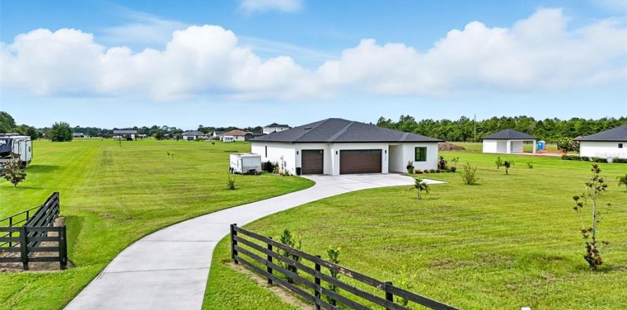 Villa ou maison à Tavares, Floride 3 chambres, 176.24 m2 № 1918852