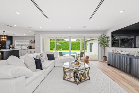 Villa ou maison à vendre à Palmetto Bay, Floride: 4 chambres, 205.78 m2 № 1921911 - photo 4