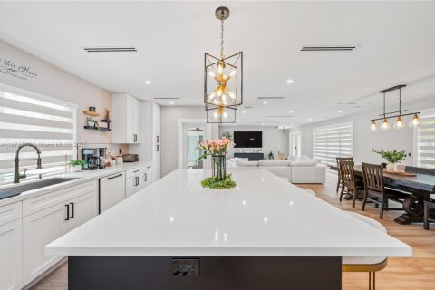 Villa ou maison à vendre à Palmetto Bay, Floride: 4 chambres, 205.78 m2 № 1921911 - photo 7