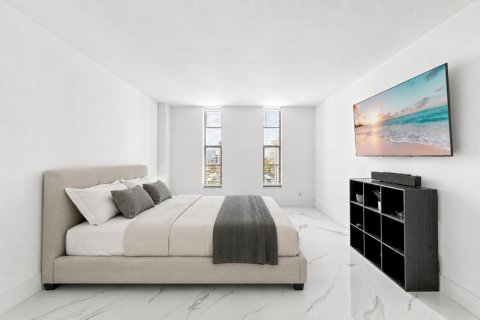 Condo in Pompano Beach, Florida, 2 bedrooms № 2179607 - photo 2