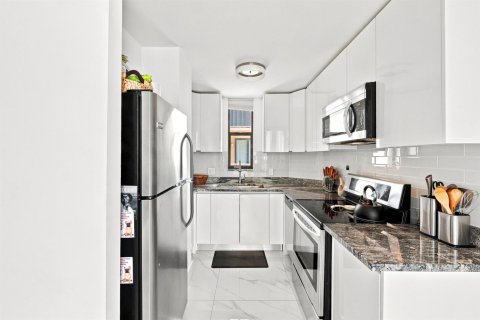 Condo in Pompano Beach, Florida, 2 bedrooms № 2179607 - photo 19