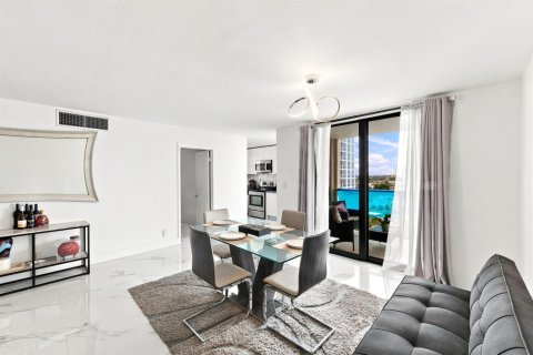 Condo in Pompano Beach, Florida, 2 bedrooms № 2179607 - photo 10