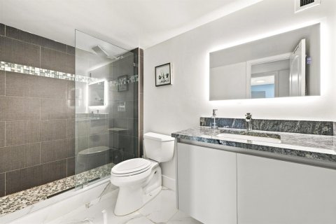 Condo in Pompano Beach, Florida, 2 bedrooms № 2179607 - photo 26
