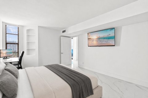 Condo in Pompano Beach, Florida, 2 bedrooms № 2179607 - photo 3