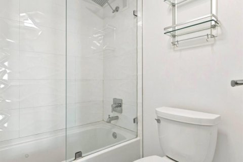 Condo in Pompano Beach, Florida, 2 bedrooms № 2179607 - photo 27
