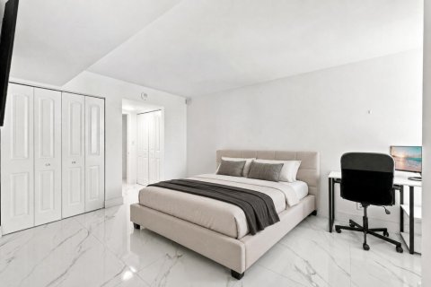 Condo in Pompano Beach, Florida, 2 bedrooms № 2179607 - photo 5