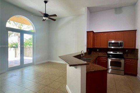 House in Palmetto Bay, Florida 3 bedrooms, 172.43 sq.m. № 1758532 - photo 22