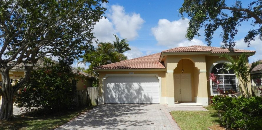Villa ou maison à Palmetto Bay, Floride 3 chambres, 172.43 m2 № 1758532