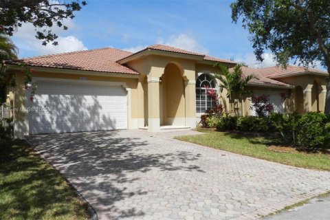 House in Palmetto Bay, Florida 3 bedrooms, 172.43 sq.m. № 1758532 - photo 2