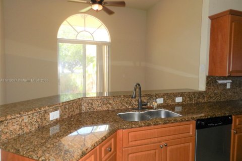 House in Palmetto Bay, Florida 3 bedrooms, 172.43 sq.m. № 1758532 - photo 13