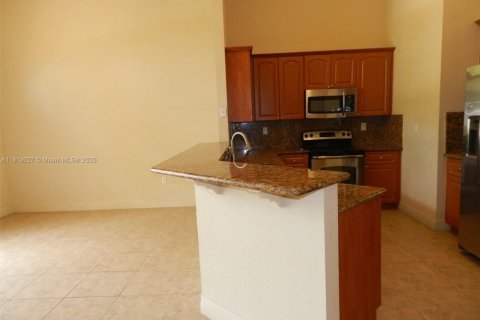 House in Palmetto Bay, Florida 3 bedrooms, 172.43 sq.m. № 1758532 - photo 15