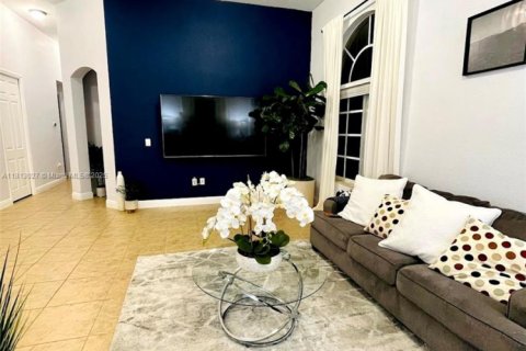 House in Palmetto Bay, Florida 3 bedrooms, 172.43 sq.m. № 1758532 - photo 12