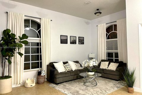 House in Palmetto Bay, Florida 3 bedrooms, 172.43 sq.m. № 1758532 - photo 8