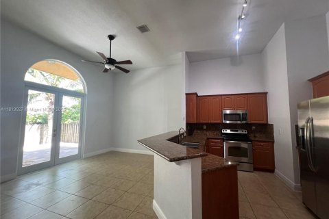 Villa ou maison à louer à Palmetto Bay, Floride: 3 chambres, 172.43 m2 № 1758532 - photo 20