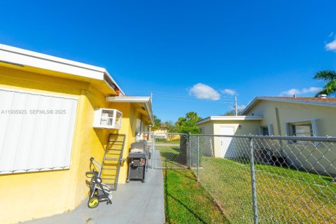 Villa ou maison à vendre à Tamarac, Floride: 3 chambres, 151.9 m2 № 1994005 - photo 7