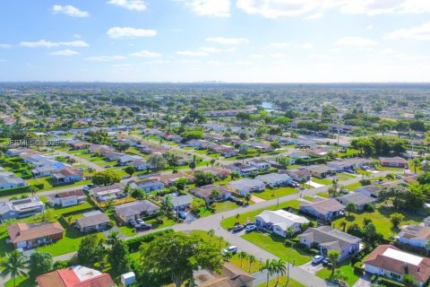 Villa ou maison à vendre à Tamarac, Floride: 3 chambres, 151.9 m2 № 1994005 - photo 21
