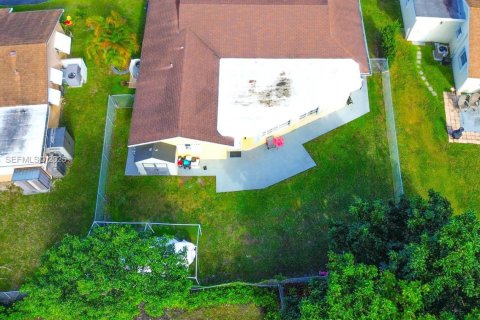 Villa ou maison à vendre à Tamarac, Floride: 3 chambres, 151.9 m2 № 1994005 - photo 10