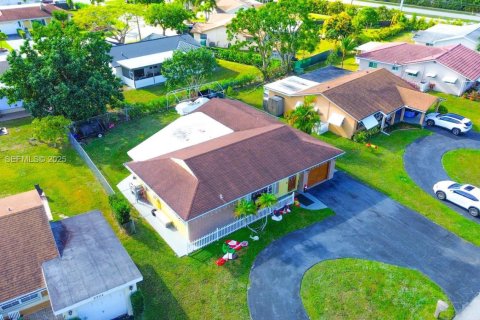 Villa ou maison à vendre à Tamarac, Floride: 3 chambres, 151.9 m2 № 1994005 - photo 18