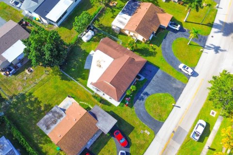 Villa ou maison à vendre à Tamarac, Floride: 3 chambres, 151.9 m2 № 1994005 - photo 15